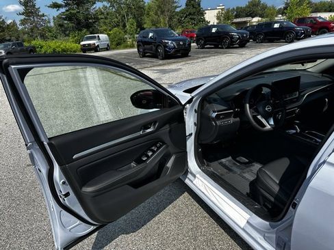 New 2025 Nissan Altima 2.5 SR w/ SR Premium Package image 19