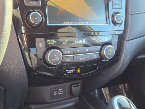 Used 2020 Nissan Rogue SV image 25