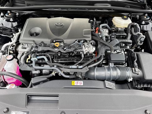 Used 2025 Toyota Camry SE FWD image 8