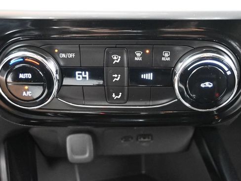 Used 2025 Chevrolet Trax LT FWD image 20
