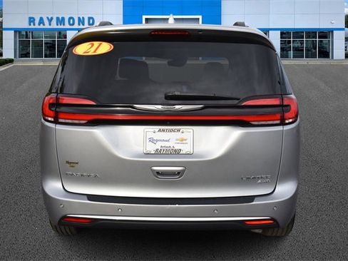Used 2021 Chrysler Pacifica Limited image 4