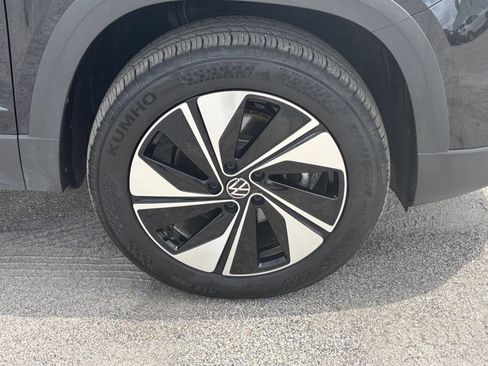 Used 2026 Volkswagen Taos SE AWD/4WD image 24