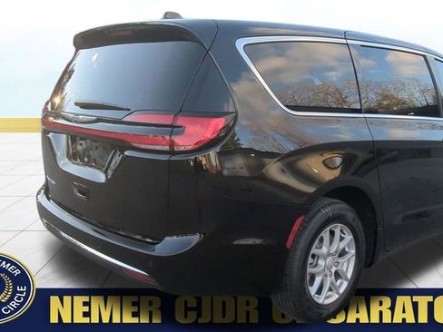 New 2026 Chrysler Pacifica Select image 6