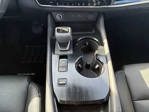 Certified 2022 Nissan Rogue SL w/ SL Premium Package image 17