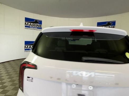 Used 2024 Kia Telluride EX w/ EX Captain's Chair Package FWD image 9