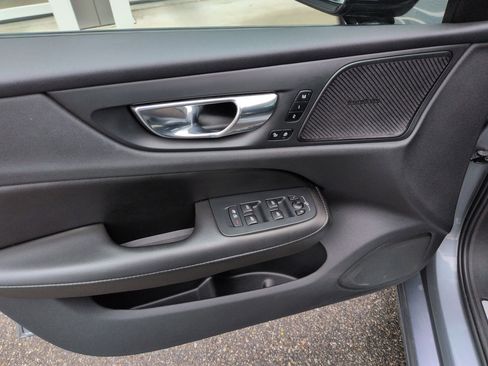 Used 2021 Volvo S60 T5 Momentum w/ Advanced Package image 12
