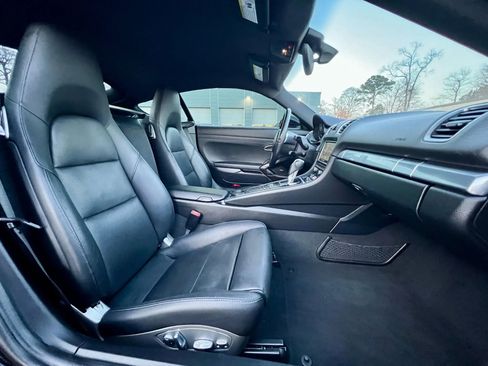 Used 2016 Porsche Cayman image 23