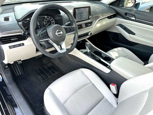 Used 2025 Nissan Altima 2.5 SV FWD image 18