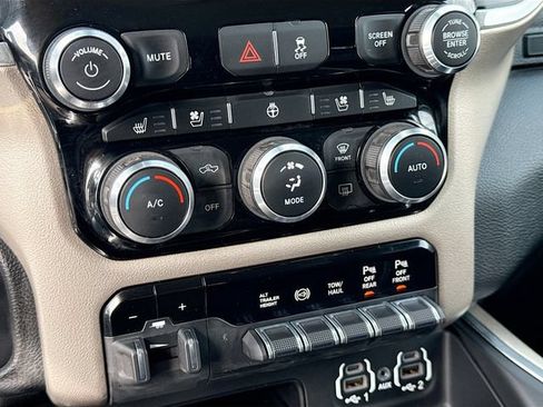 Used 2020 RAM 3500 Laramie AWD/4WD image 17
