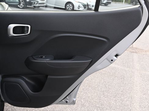 Used 2022 Hyundai Venue SEL image 33