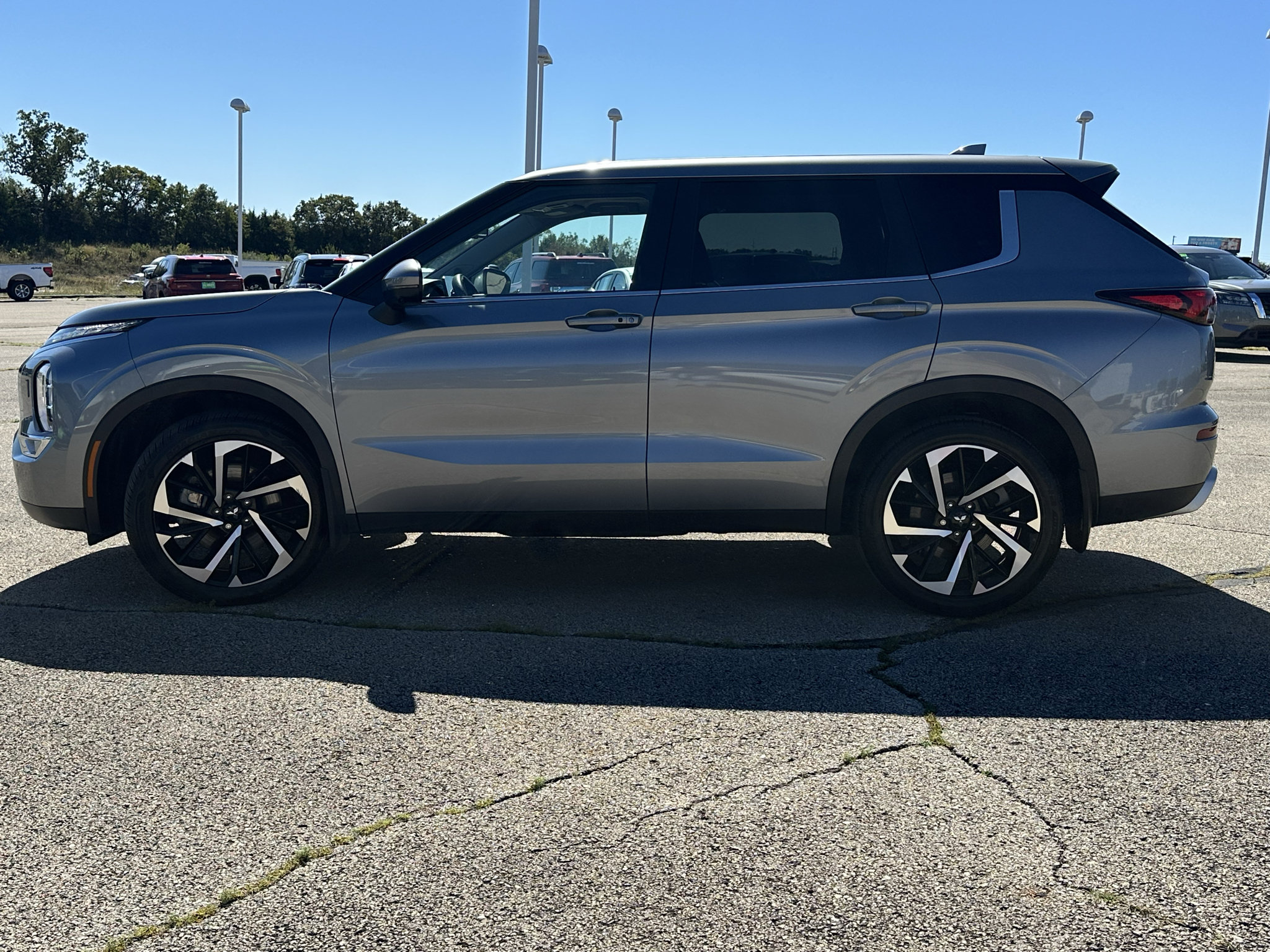 Used 2024 Mitsubishi Outlander SE Black Edition AWD/4WD image 4