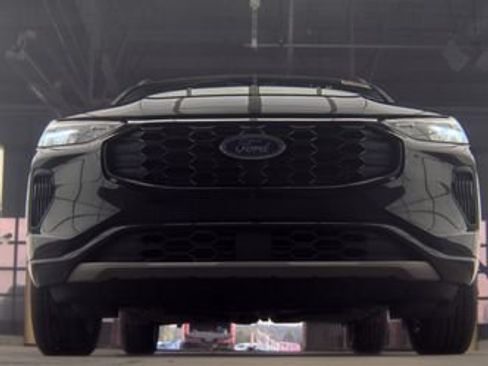 Used 2024 Ford Escape ST-Line w/ Tech Pack #1 AWD/4WD image 3