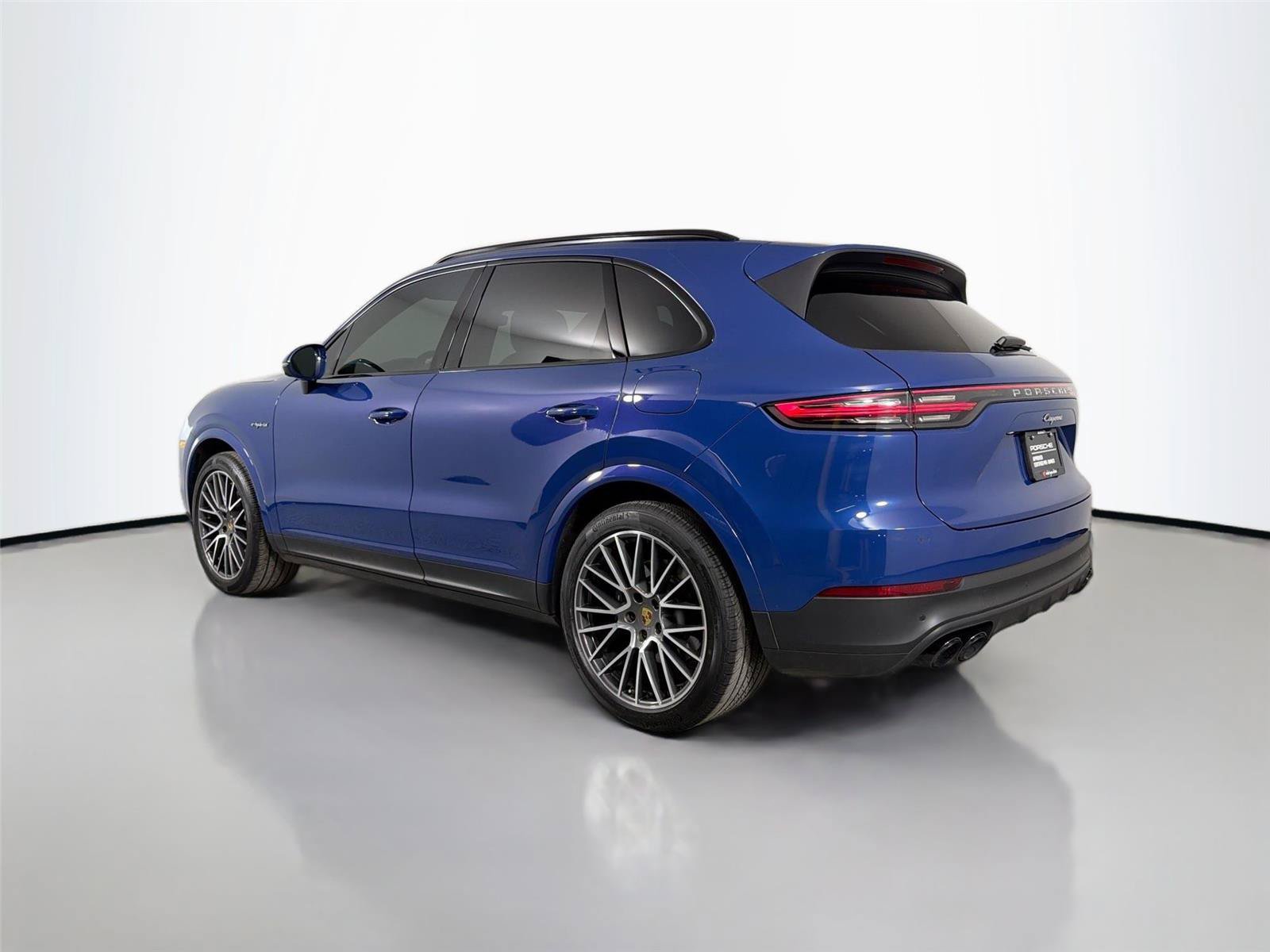 Certified 2022 Porsche Cayenne Coupe AWD/4WD image 3