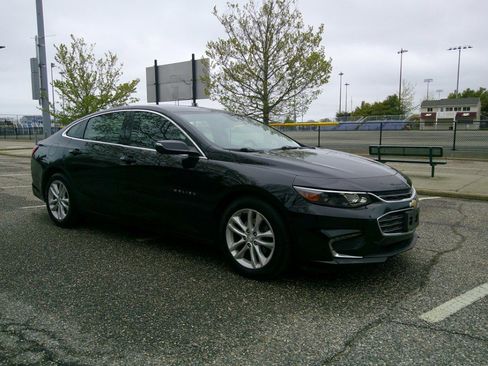 Used 2017 Chevrolet Malibu LT w/ Leather Package FWD image 29
