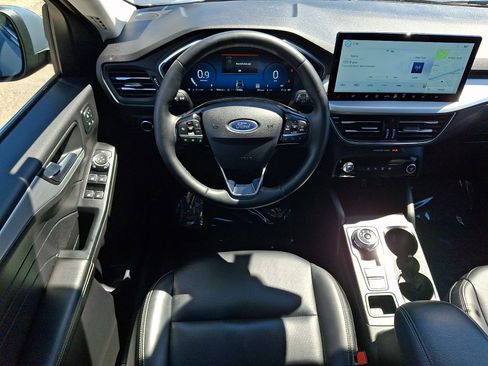 Certified 2025 Ford Escape Platinum AWD/4WD image 11