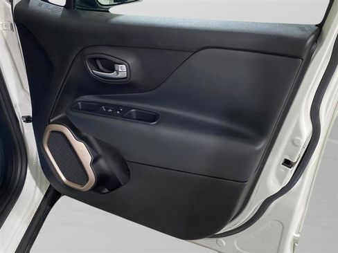 Used 2017 Jeep Renegade Limited image 29