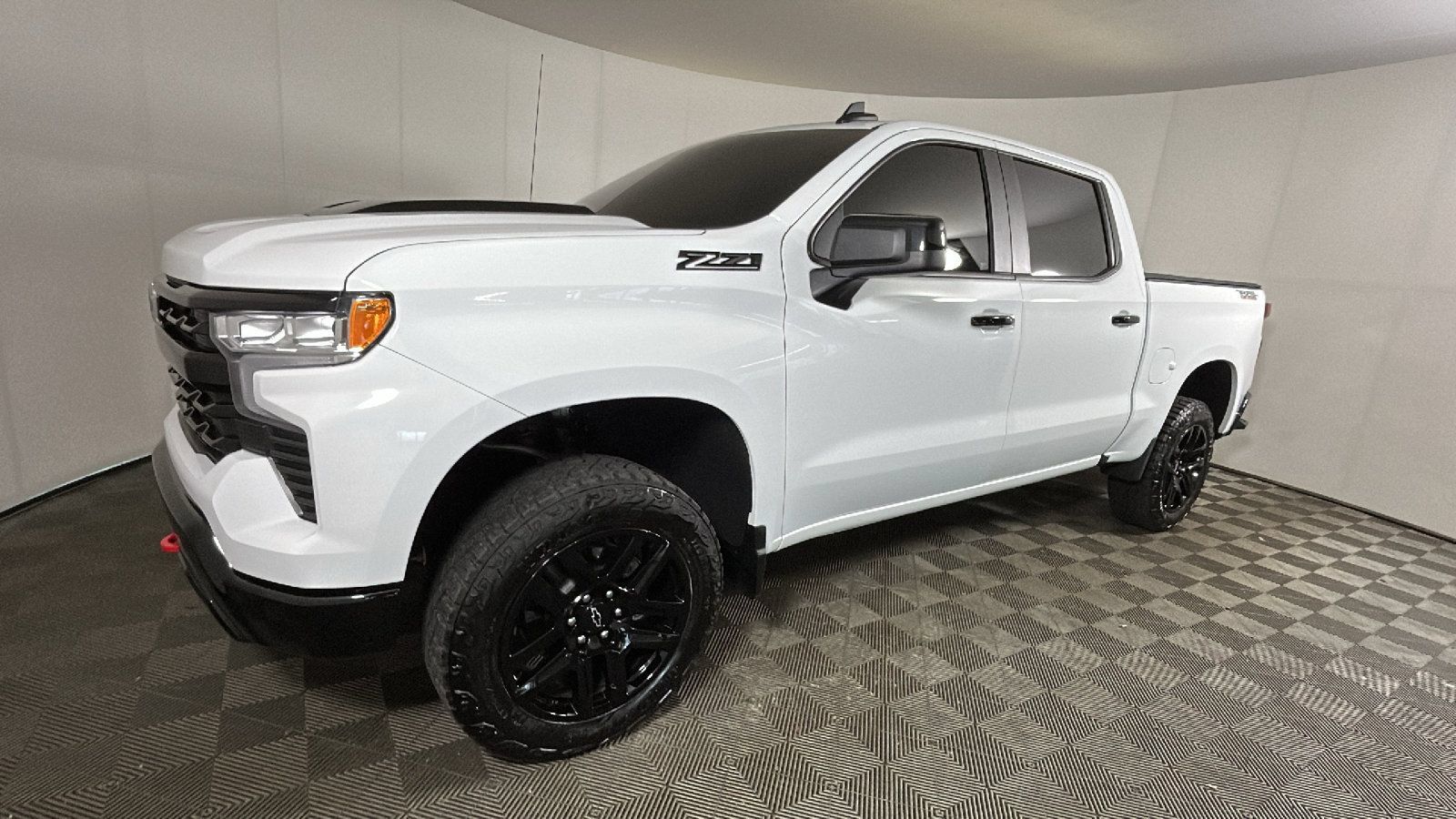 Used 2026 Chevrolet Silverado 1500 LT Trail Boss w/ LPO, Dark Essentials Package AWD/4WD image 8