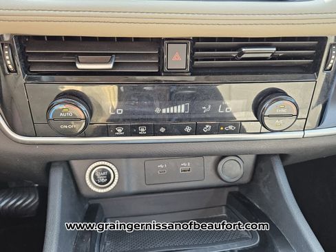 Used 2021 Nissan Rogue SV image 10