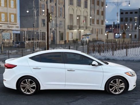 Used 2017 Hyundai Elantra Limited image 8