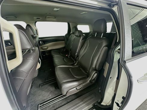 Used 2026 Kia Carnival LXS FWD image 29