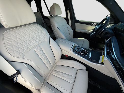 New 2026 BMW X5 xDrive50e w/ Executive Package image 15