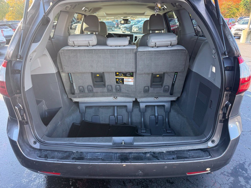 Used 2018 Toyota Sienna XLE w/ XLE Navigation Package AWD/4WD image 16