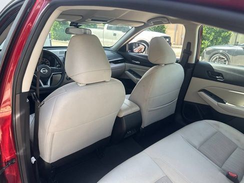 Used 2025 Nissan Altima 2.5 SV FWD image 26