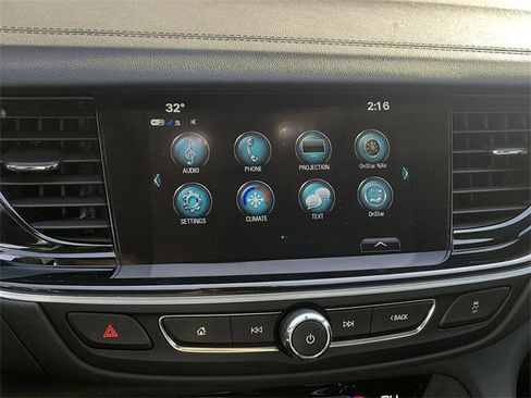 Used 2018 Buick Regal Essence image 15