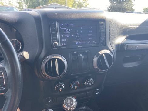 Used 2018 Jeep Wrangler Sport AWD/4WD image 19