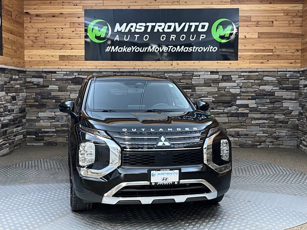 Used 2022 Mitsubishi Outlander ES AWD/4WD image 4