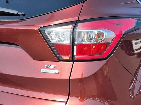Used 2018 Ford Escape SE w/ Ford Safe & Smart Package FWD image 23