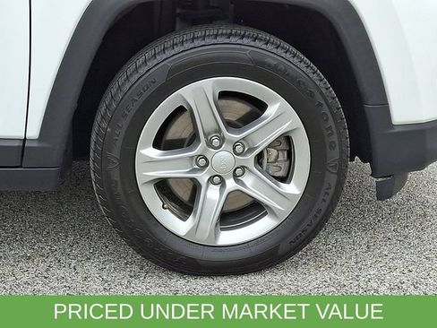 Used 2024 Jeep Compass Latitude AWD/4WD image 11