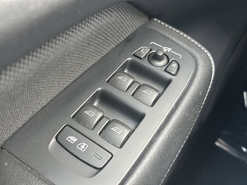 Used 2024 Volvo S60 B5 Plus w/ Climate Package image 34