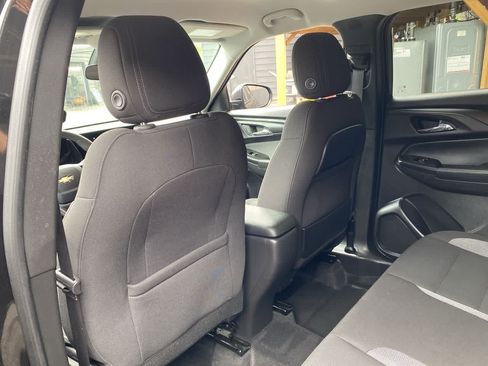 Used 2025 Chevrolet TrailBlazer LT AWD/4WD image 16