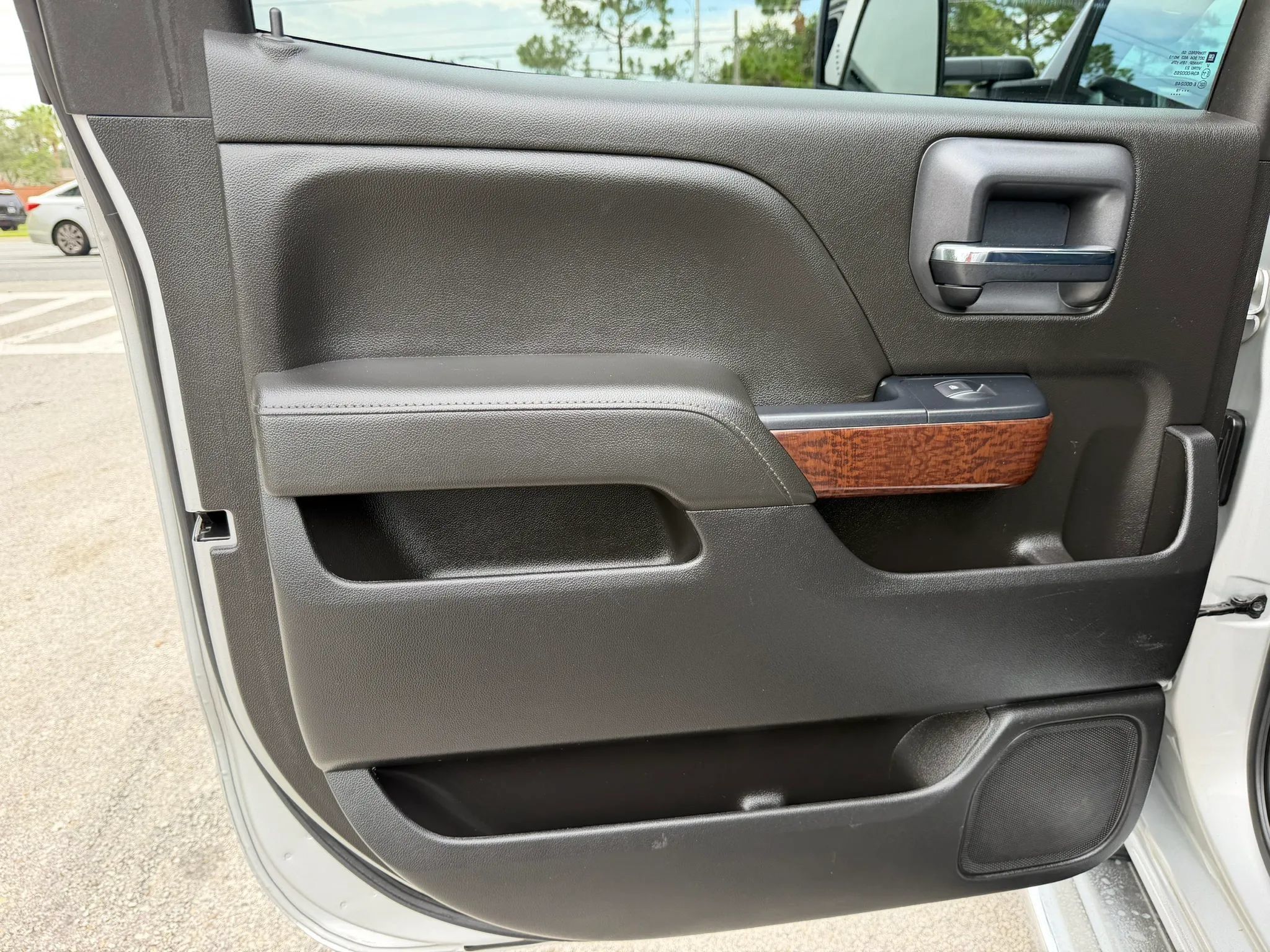 Used 2019 GMC Sierra 2500 SLT w/ Duramax Plus Package AWD/4WD image 24
