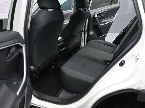 Used 2021 Toyota RAV4 LE image 15