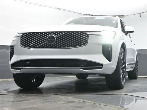 New 2025 Volvo XC90 B6 Plus w/ Protection Package Premier image 34