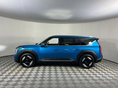 Used 2025 Kia EV9 Wind image 12