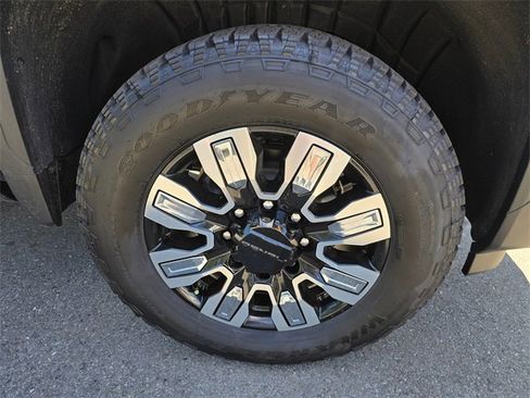 New 2025 GMC Sierra 2500 Denali w/ Technology Package image 9