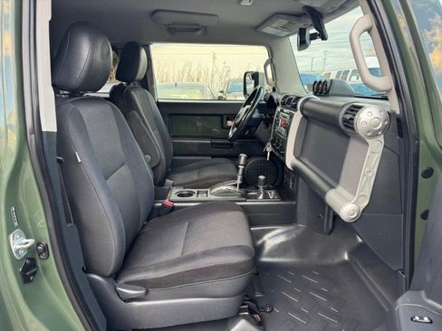 Used 2014 Toyota FJ Cruiser 4WD w/ Upgrade Package image 18