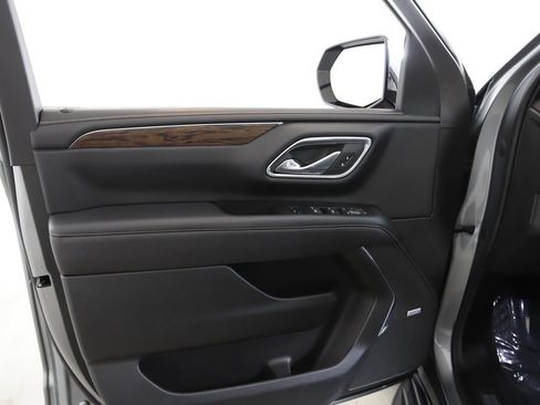Used 2023 Chevrolet Tahoe Premier AWD/4WD image 18