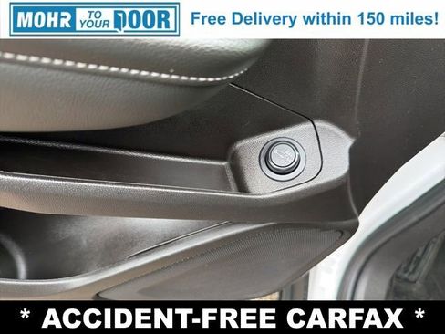 Used 2024 GMC Terrain SLT image 12