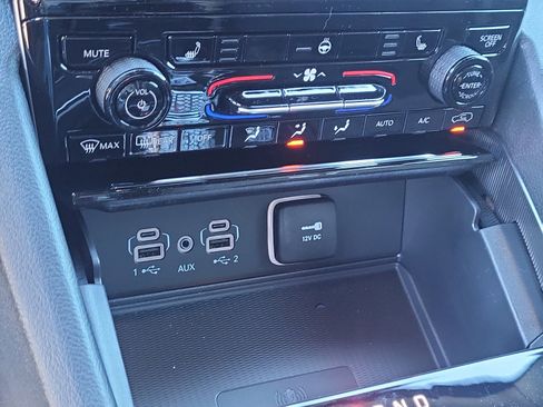 New 2025 Jeep Grand Cherokee Altitude image 15