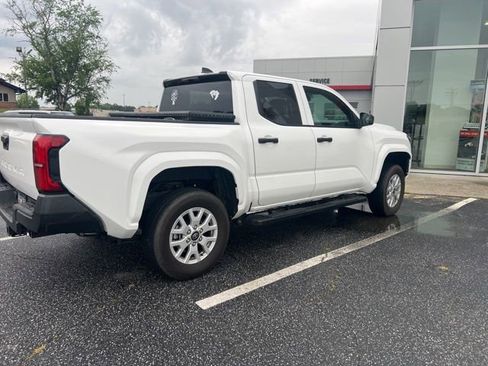 Used 2024 Toyota Tacoma SR AWD/4WD image 4
