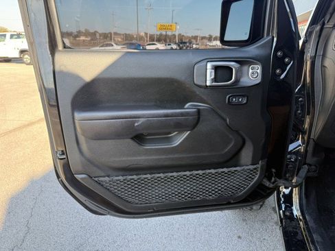 Used 2021 Jeep Gladiator Sport image 24