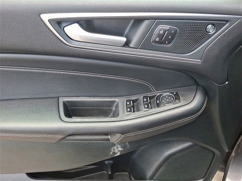 Used 2022 Ford Edge Titanium image 8