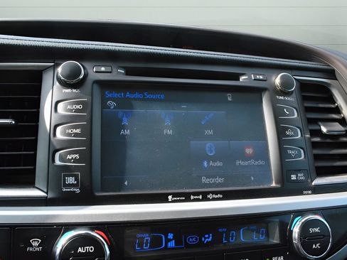 Used 2017 Toyota Highlander Limited AWD/4WD image 22