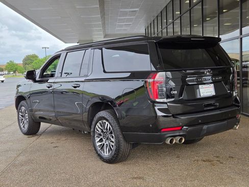 Used 2025 Chevrolet Suburban Z71 AWD/4WD image 3