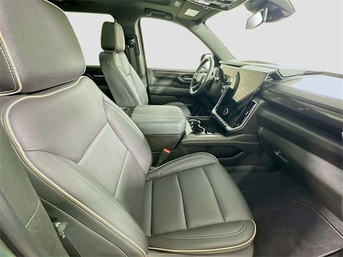 Used 2025 GMC Yukon Elevation image 28