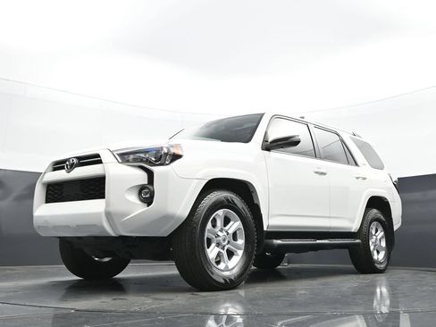 Used 2023 Toyota 4Runner SR5 Premium w/ Moonroof Package RWD image 28